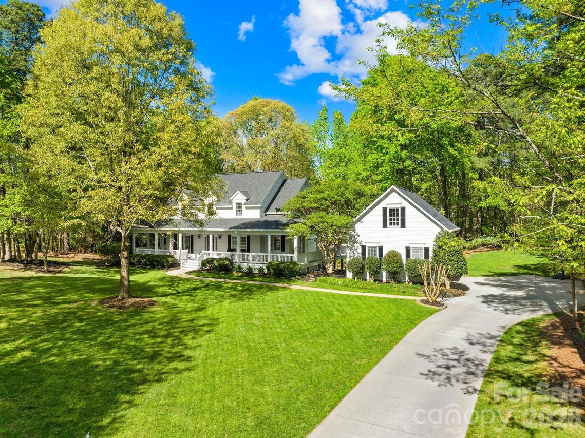 8830 Bluestone Bay Ct., Sherrills Ford, NC 28673