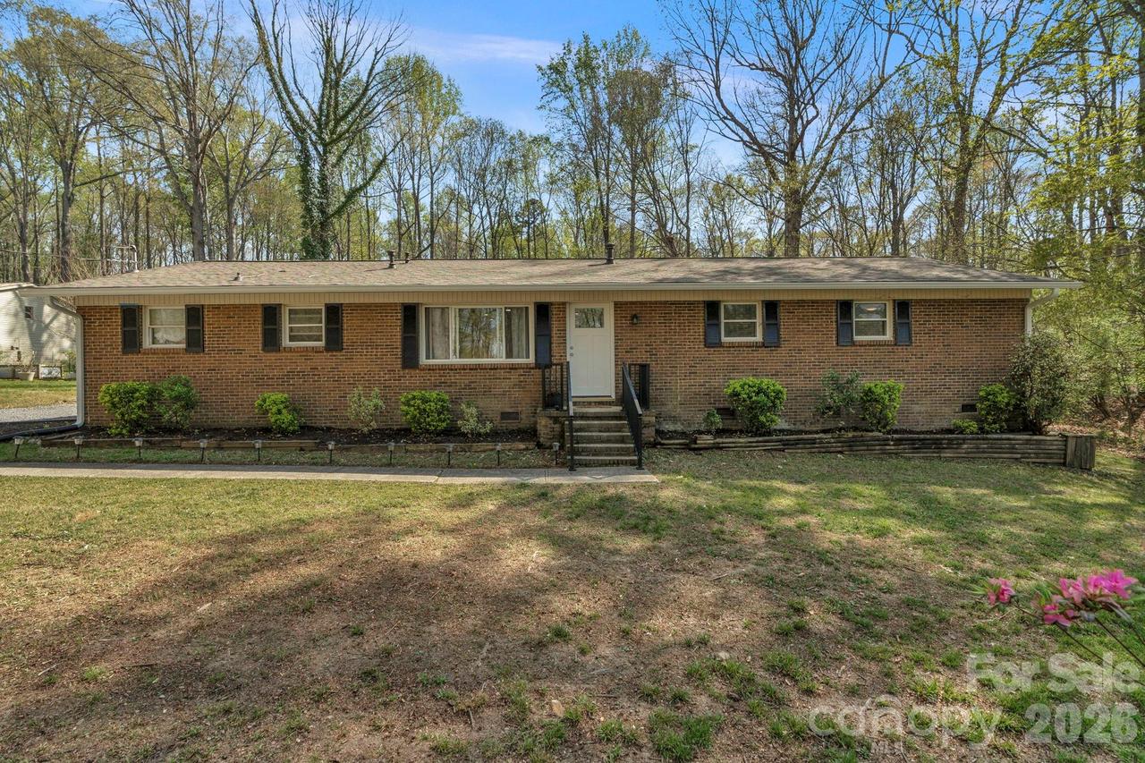 409 Robinson Ave., Matthews, NC 28104