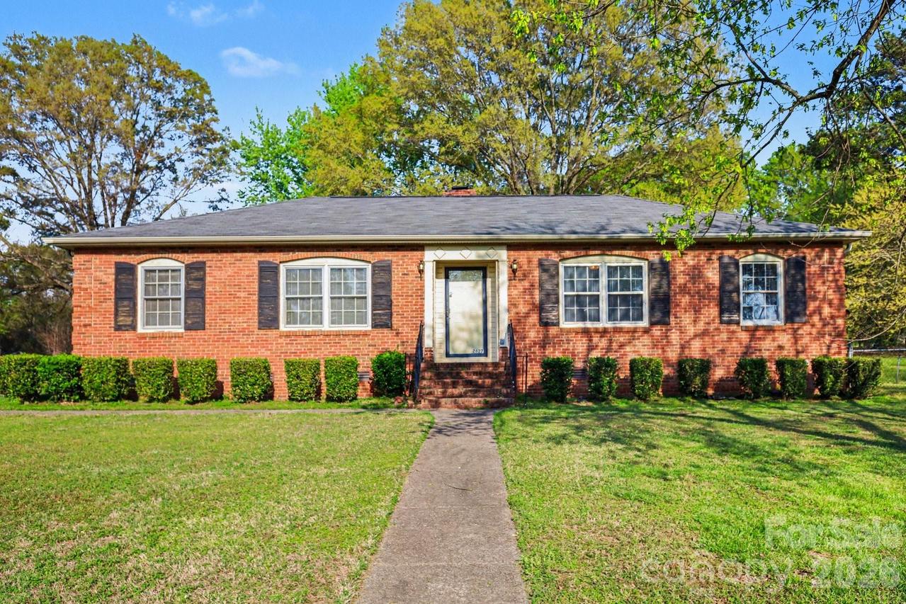 2627 Scarlet Cir., Charlotte, NC 28273