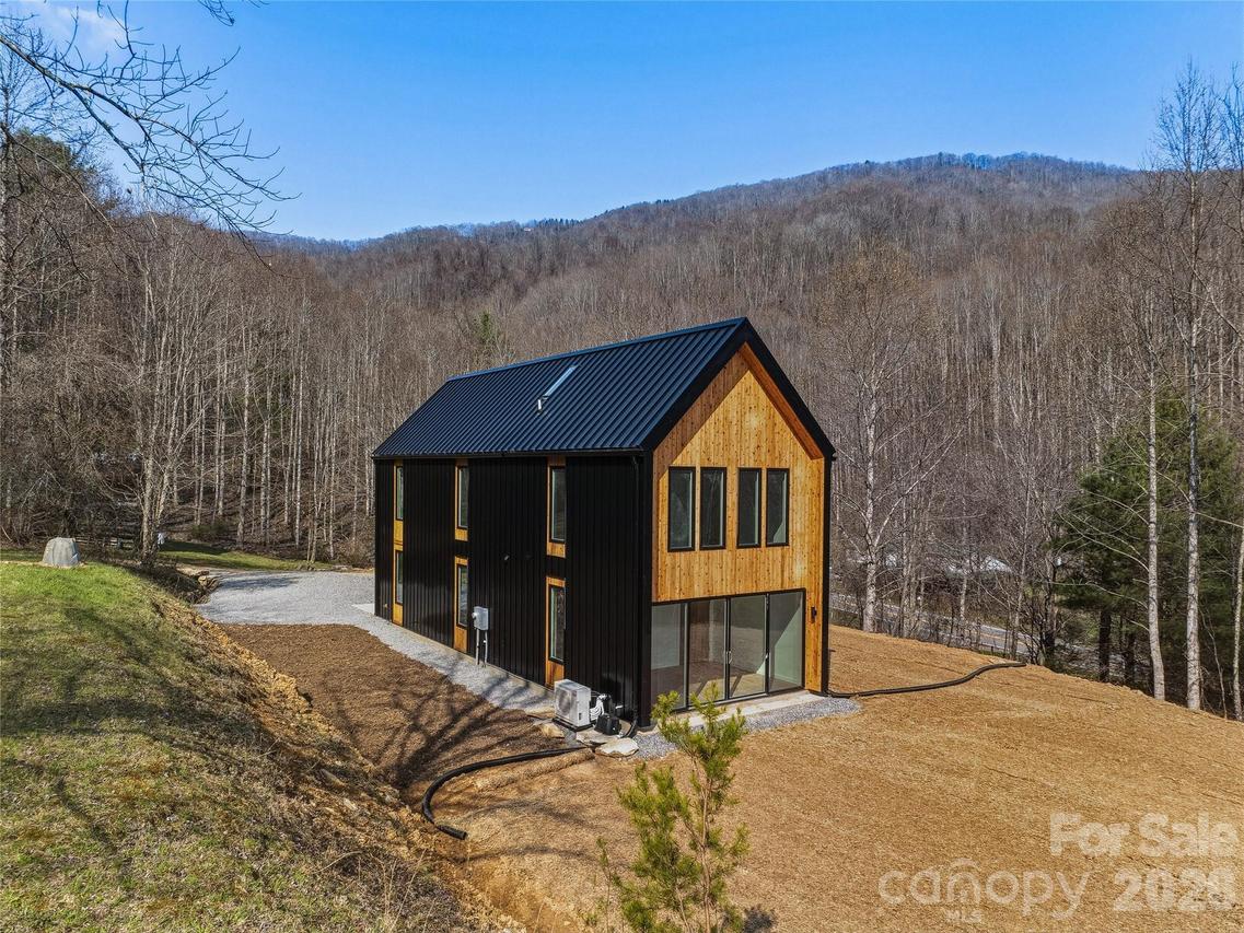 710 Kendal Dr., Leicester, NC 28748