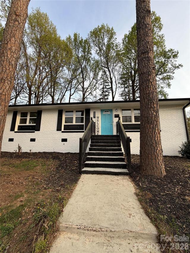 553 Derrydowne Dr., Charlotte, NC 28213