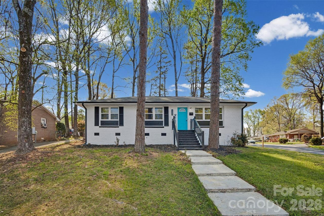 553 Derrydowne Dr., Charlotte, NC 28213
