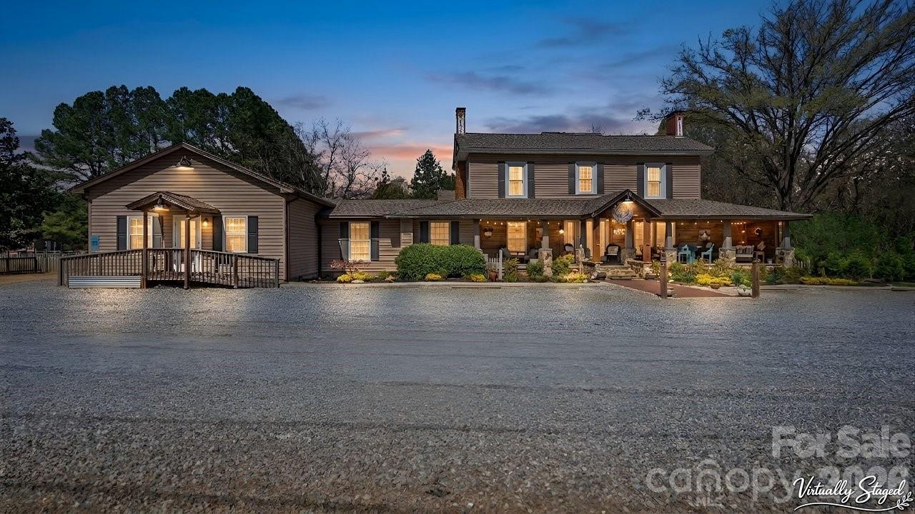 1307 Oakridge Farm Hwy., Mooresville, NC 28115