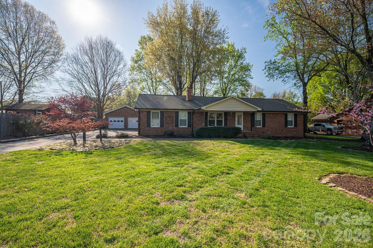 1624 Oak Trail Ln., Charlotte, NC 28216