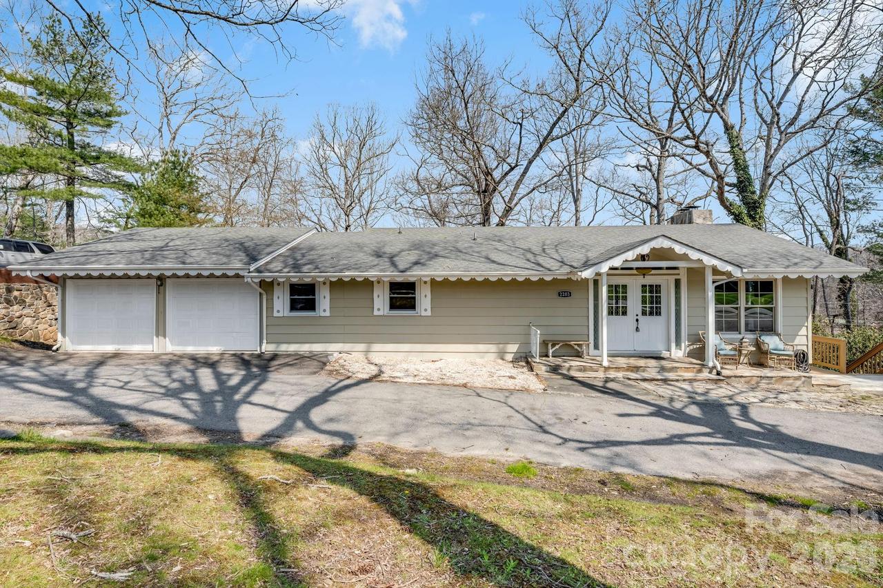 2203 Swiss Pine Lake Dr., Spruce Pine, NC 28777