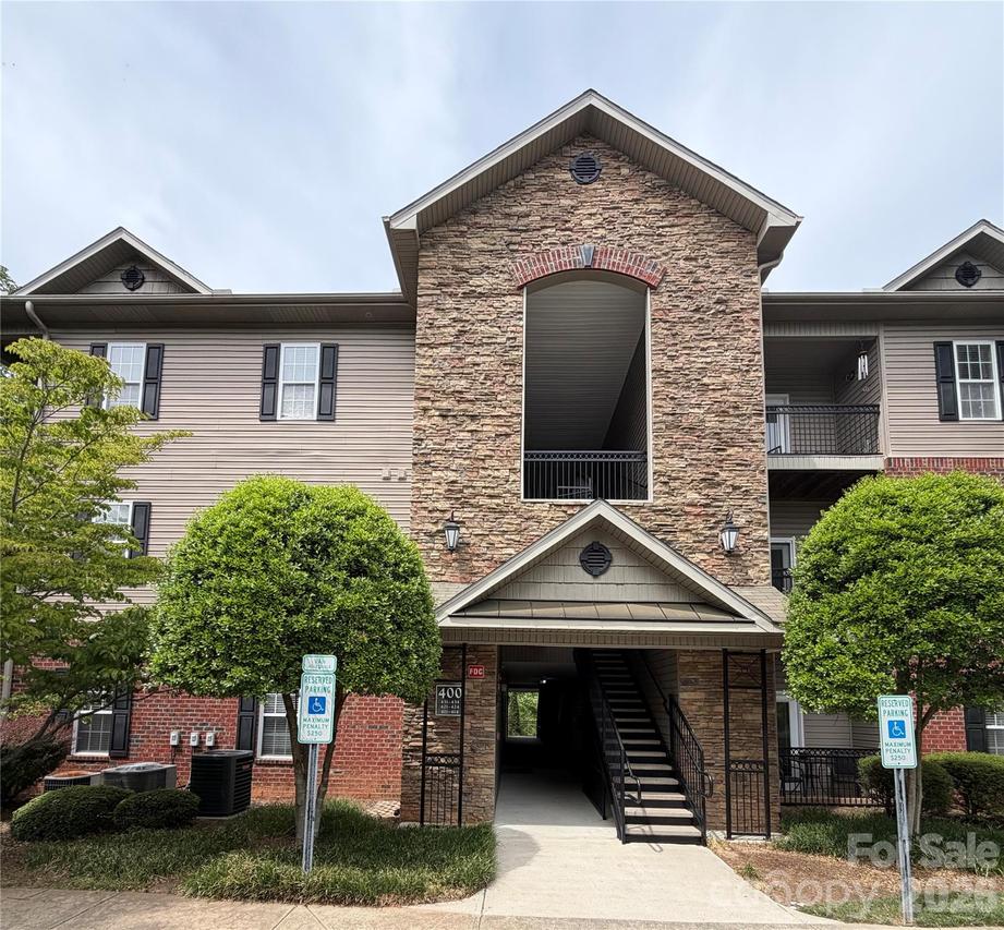 413 Appeldoorn Cir., Asheville, NC 28803