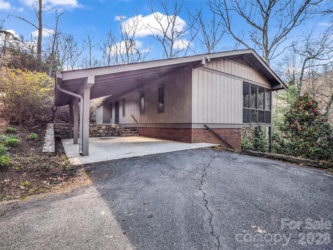 417 Ivy Rd., Black Mountain, NC 28711