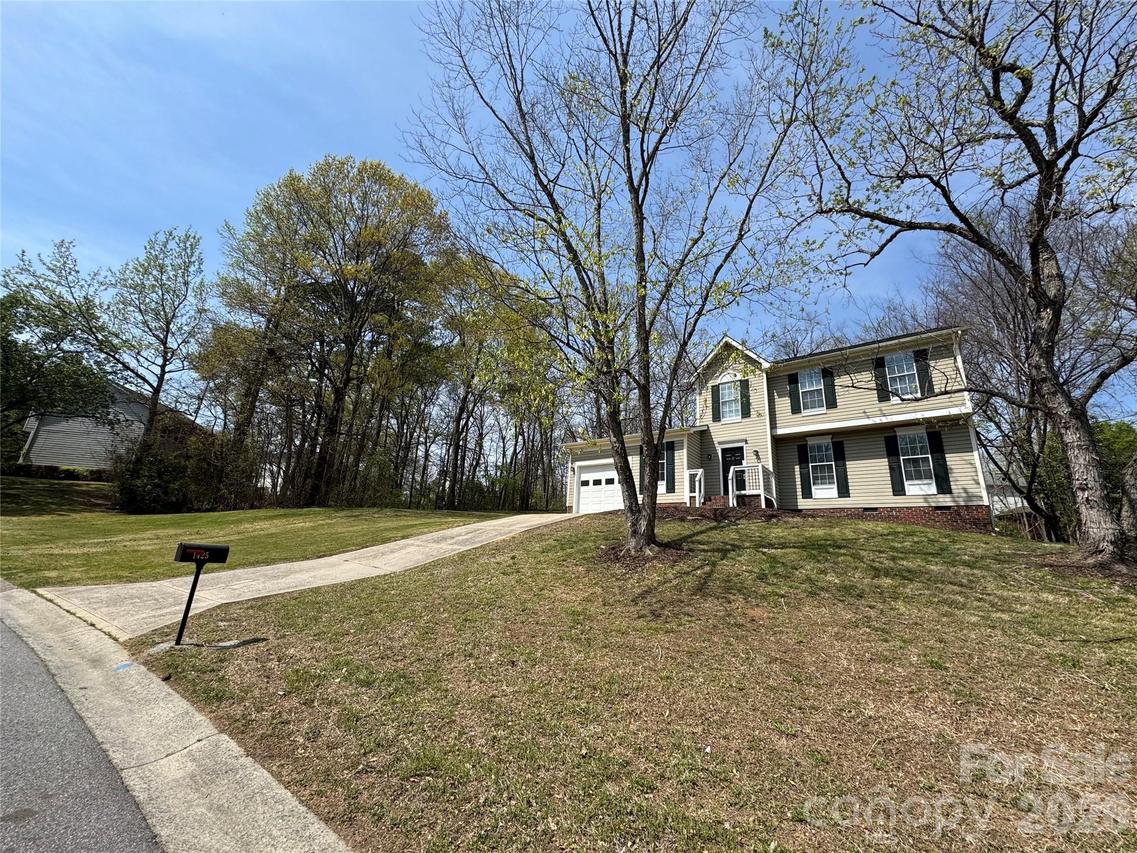 1425 Sugar Hollow Dr., Charlotte, NC 28214