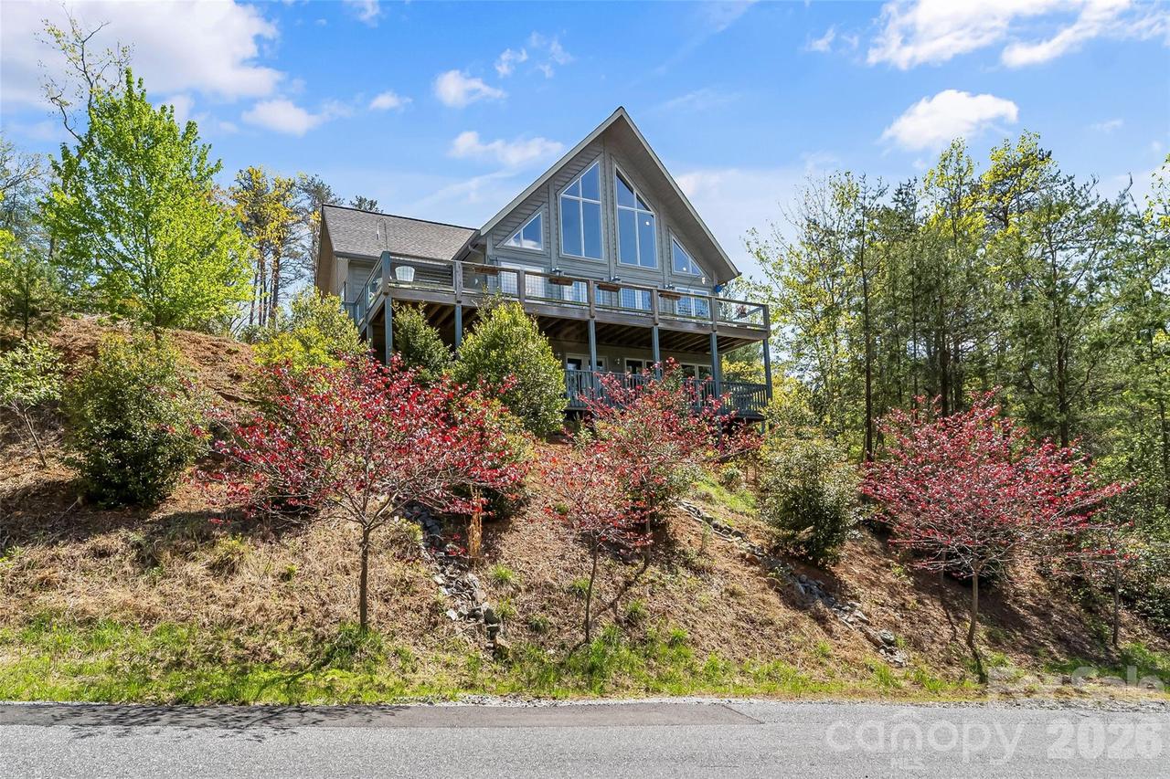 521 Waters Edge Dr., Nebo, NC 28761