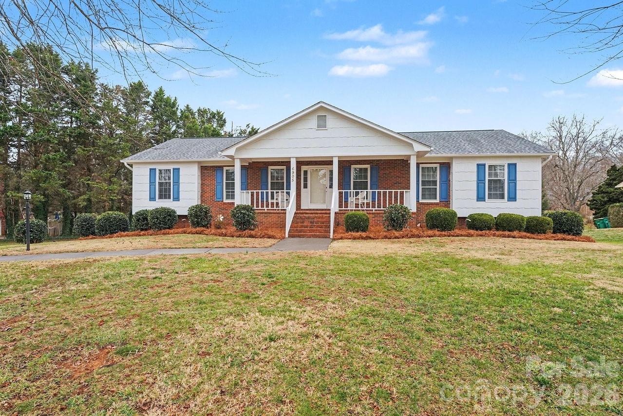 6905 Crandall Ct., Clemmons, NC 27012