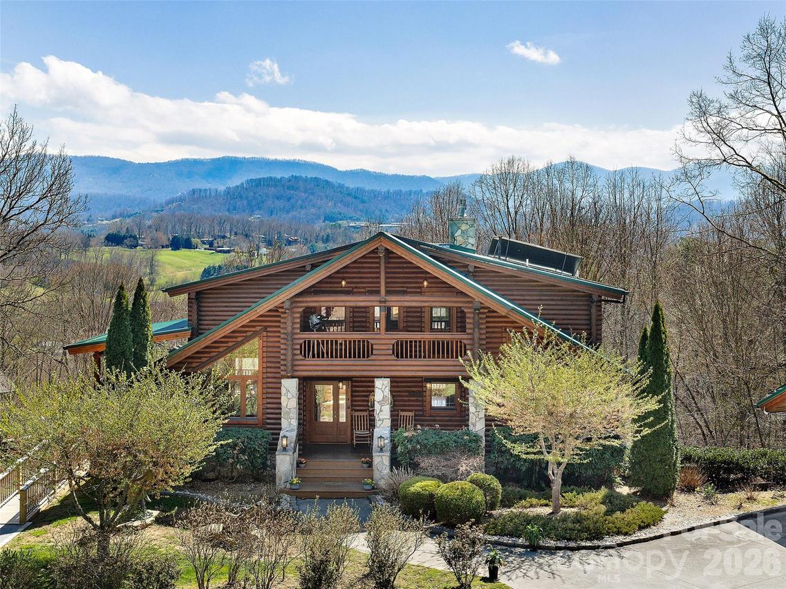 307 Sheep Pasture Rd., Waynesville, NC 28785