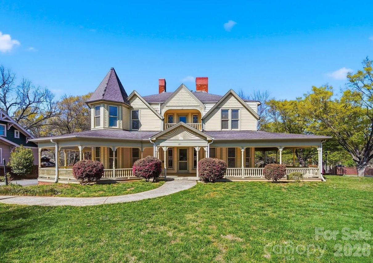 121 5th Ave., Hickory, NC 28601