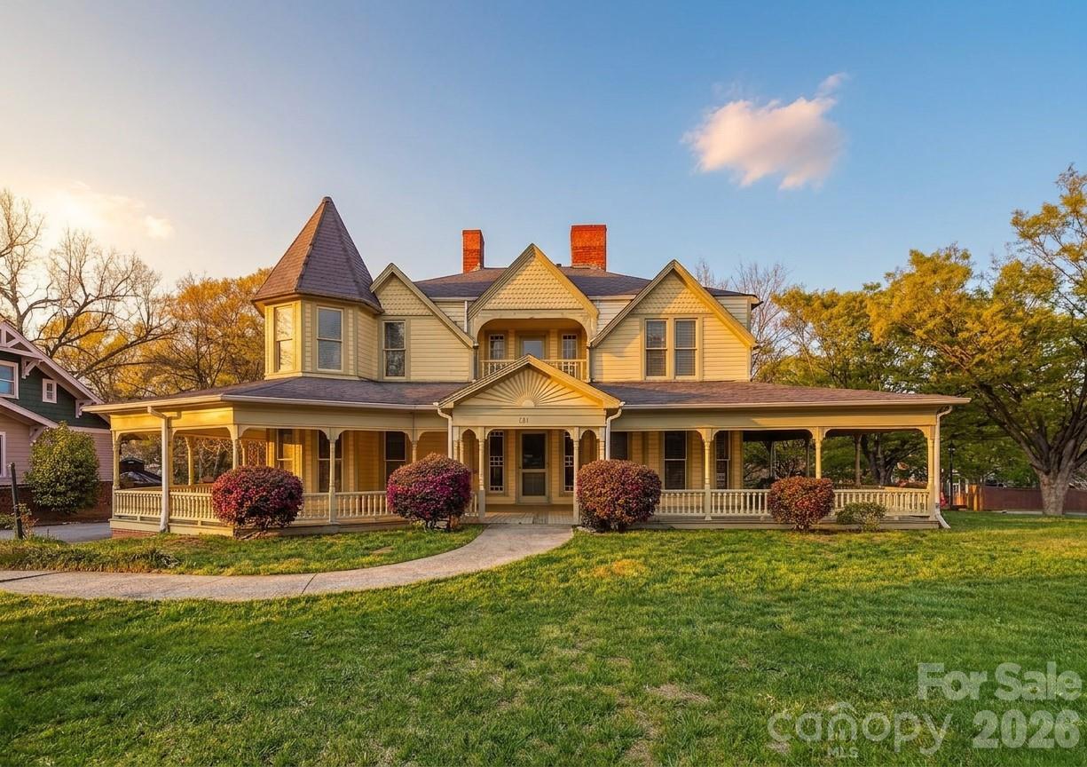121 5th Ave., Hickory, NC 28601