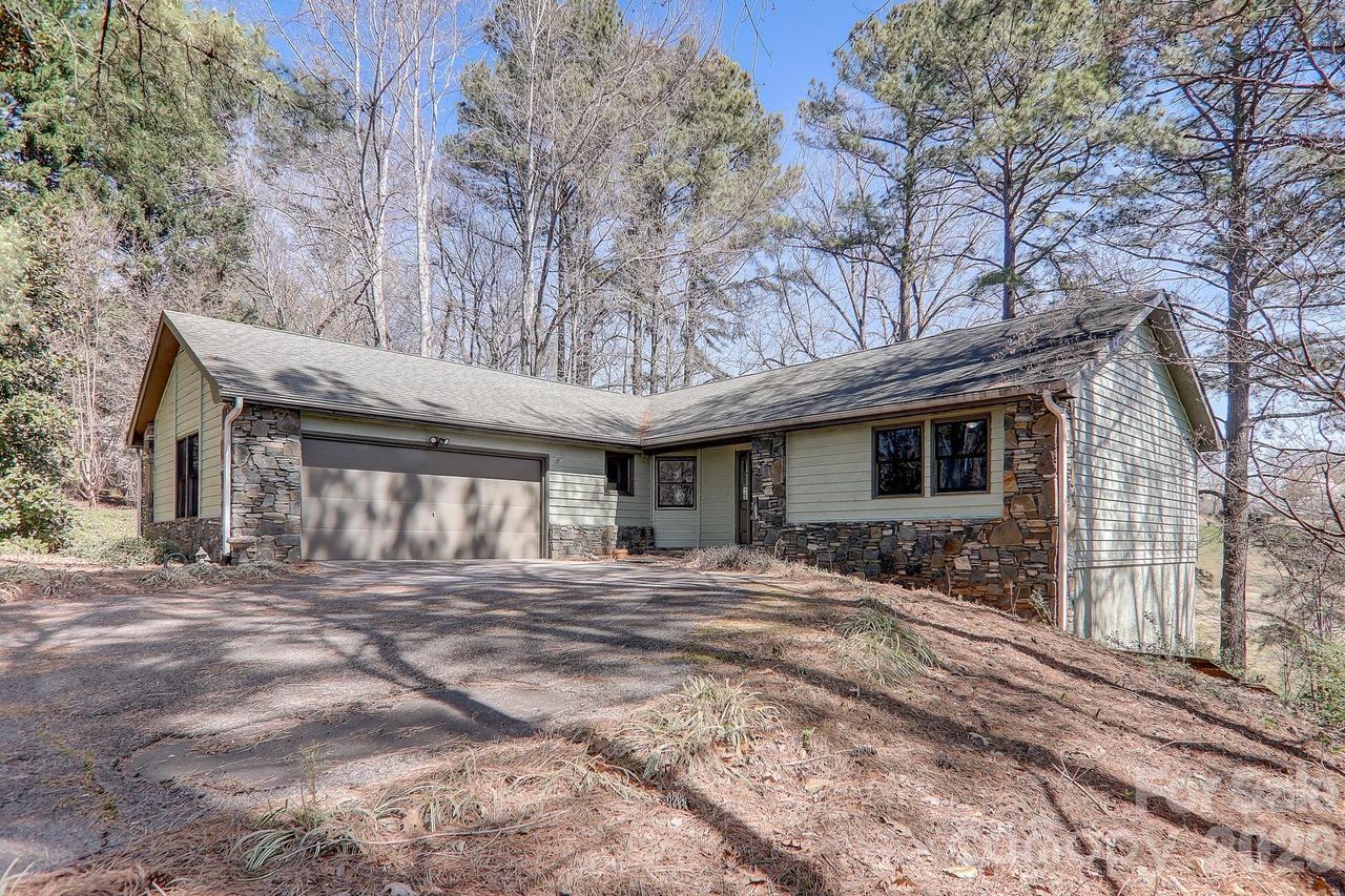 225 Sheepnose Dr., Lake Lure, NC 28746