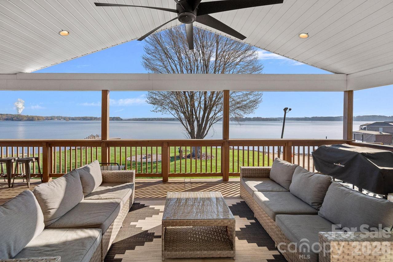 8182 Mountain Shore Dr., Sherrills Ford, NC 28673