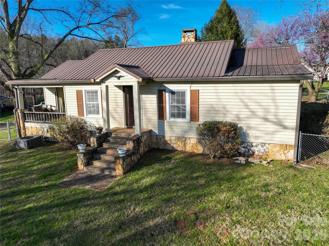 1410 Omni Ln., Lenoir, NC 28645