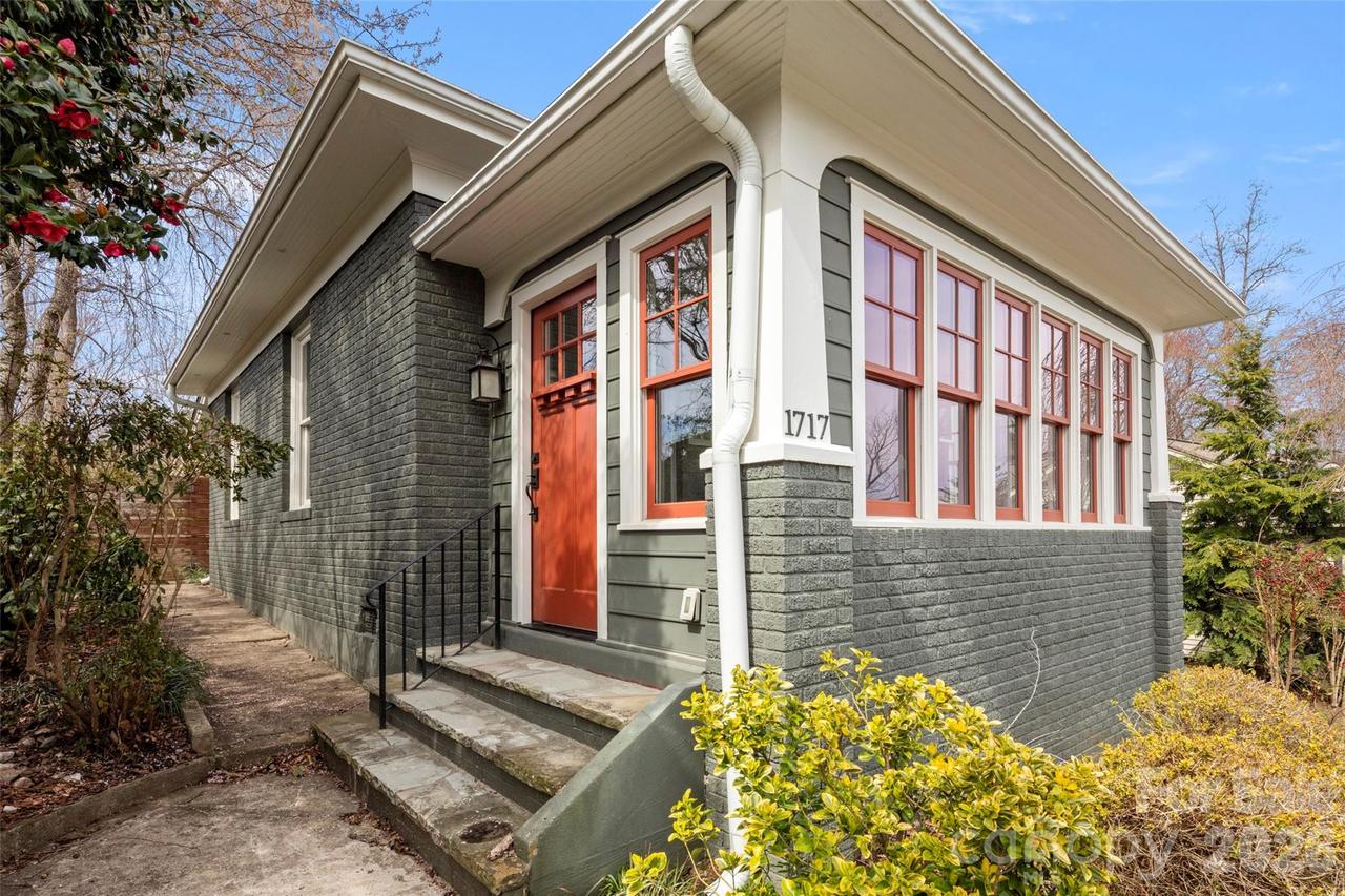 1717 Clairmont Dr., Hendersonville, NC 28791