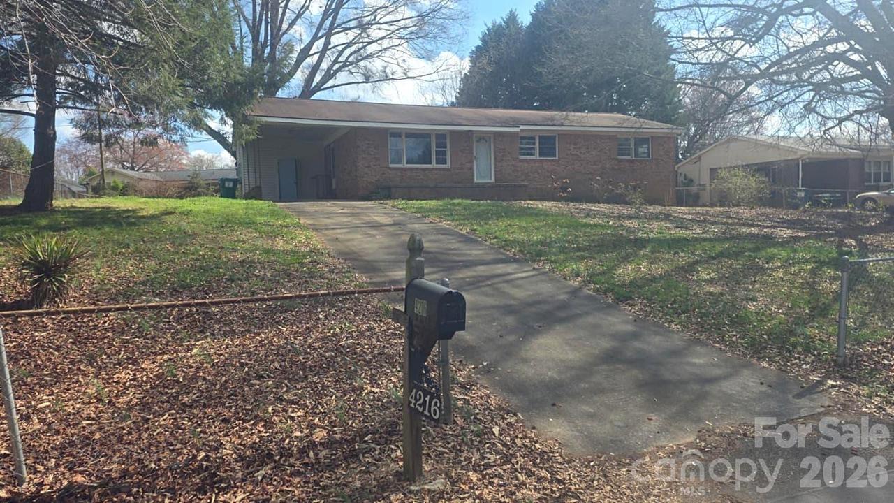 4216 Dawnwood Dr., Gastonia, NC 28056