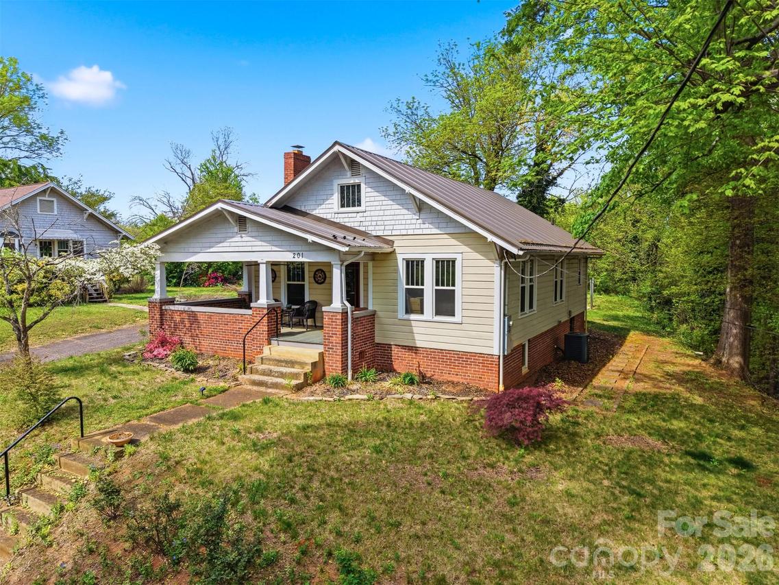 201 East Ave., Morganton, NC 28655
