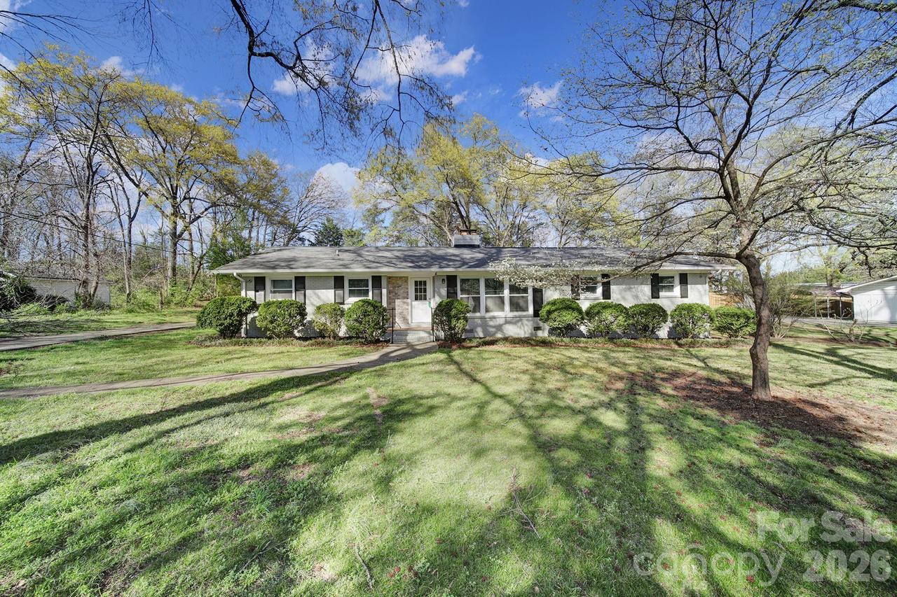 519 Amon Ln., Pineville, NC 28134