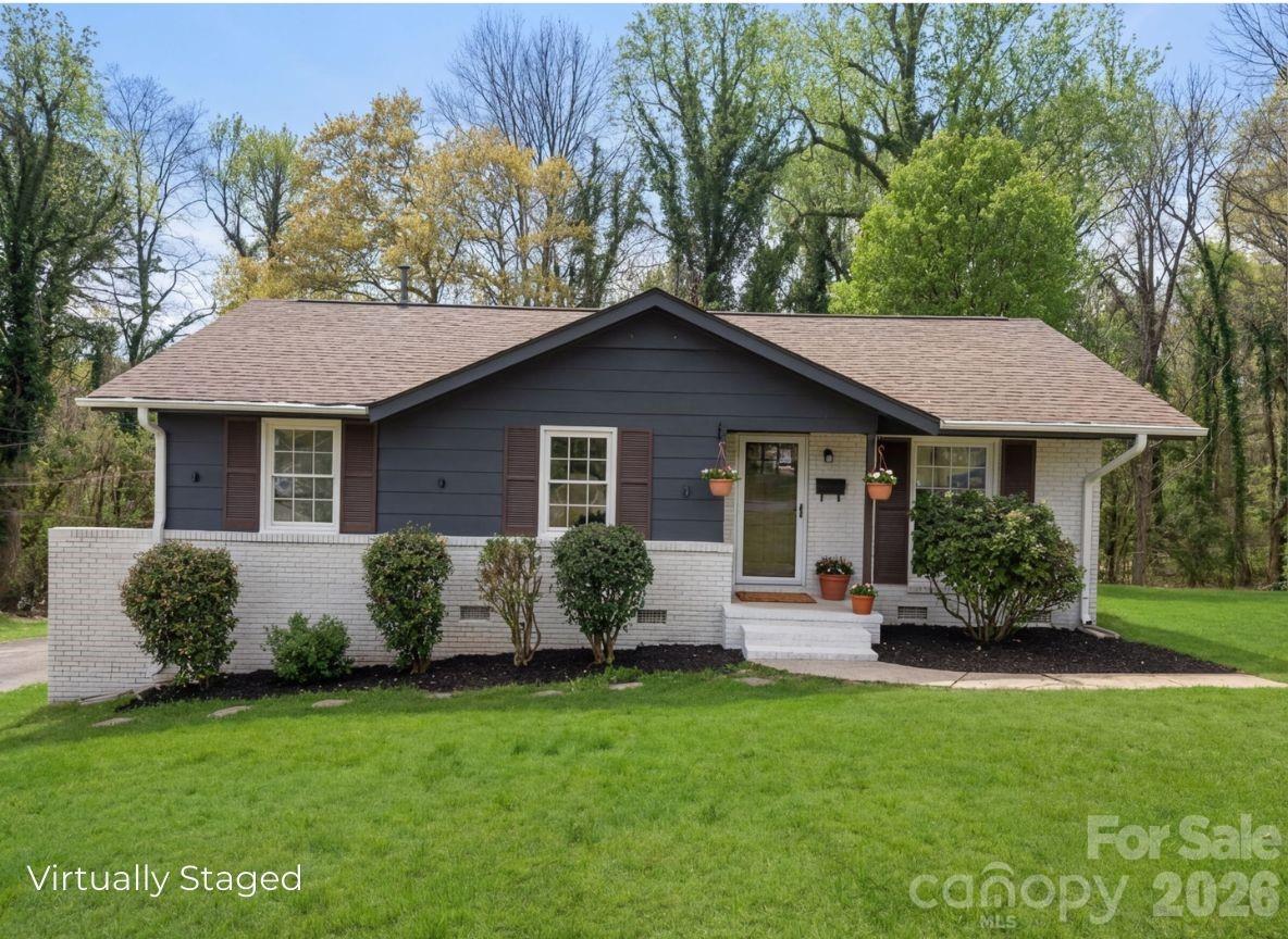 1423 Chelveston Dr., Charlotte, NC 28208