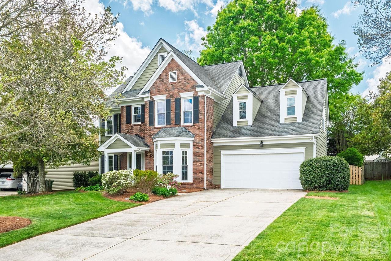 8501 Tonawanda Dr., Charlotte, NC 28277