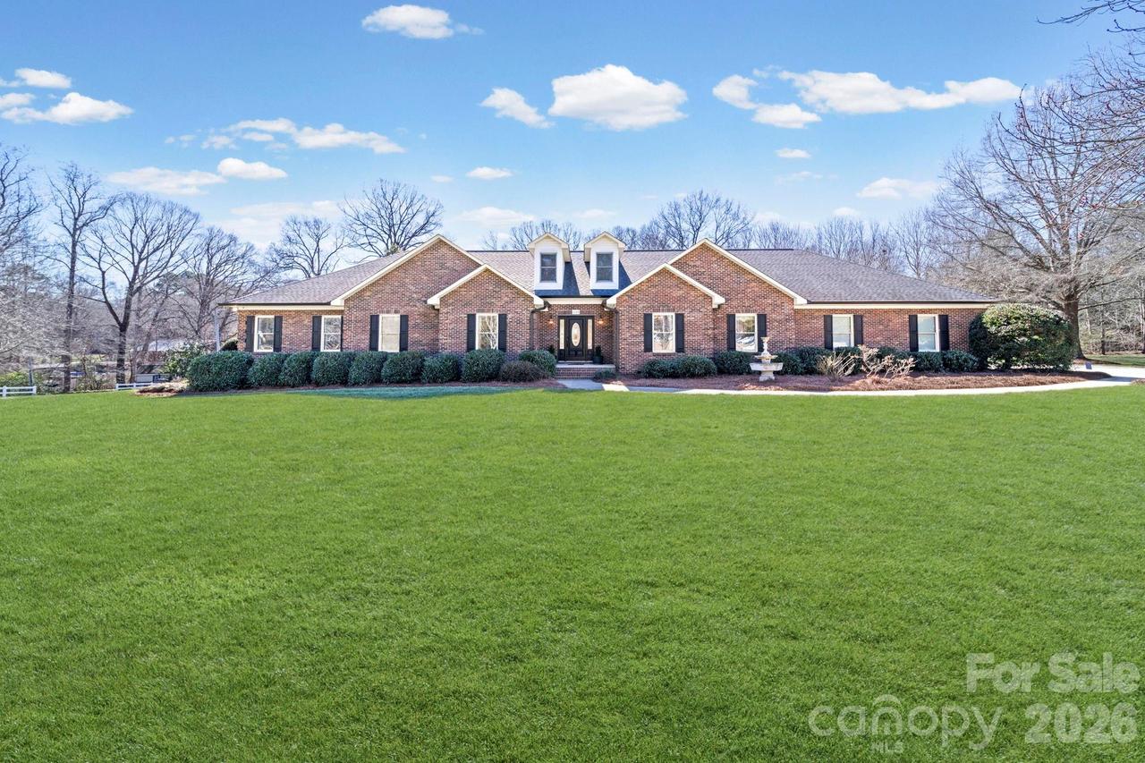 6604 Lowesville Ln., Stanley, NC 28164