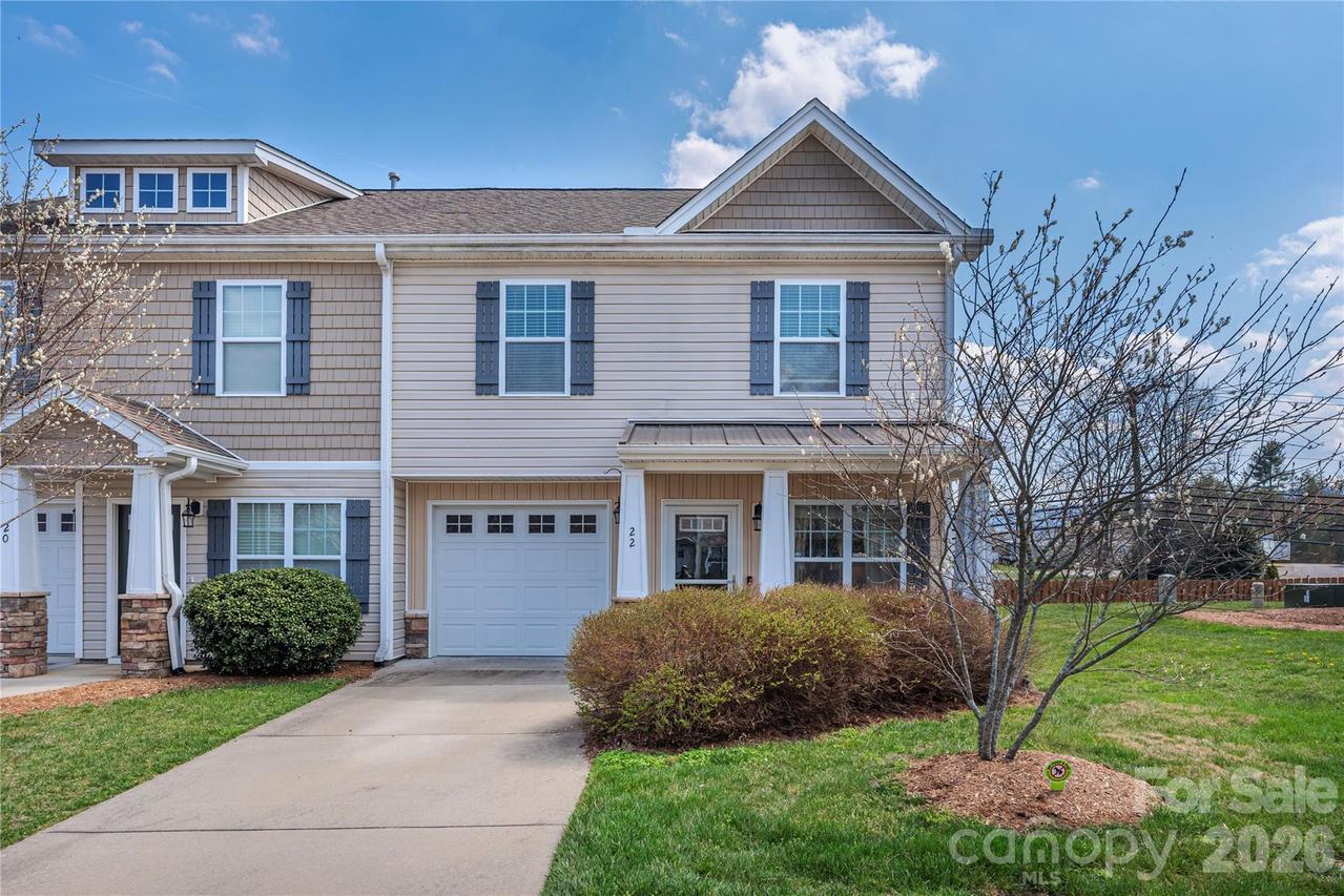 22 Barnett Shoals Dr., Weaverville, NC 28787