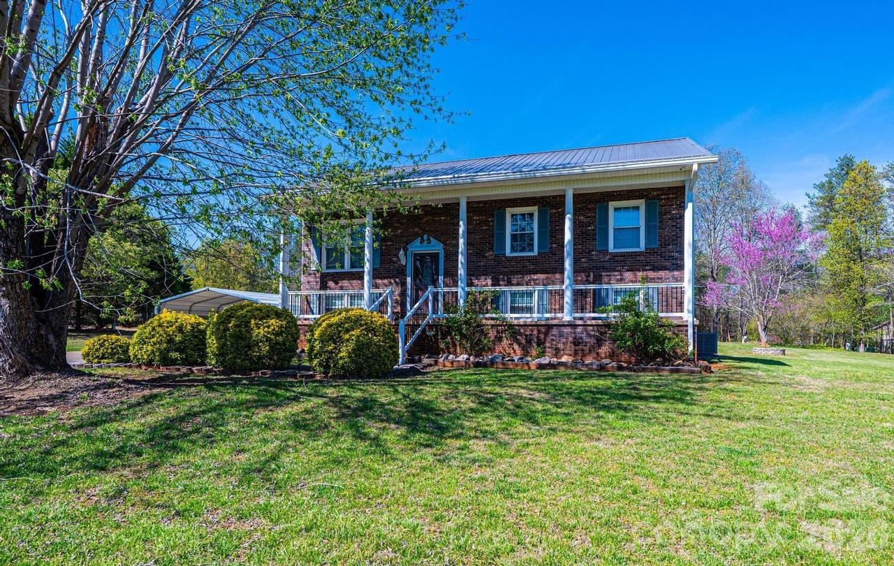 2681 Tumbleweed Dr., Lenoir, NC 28645