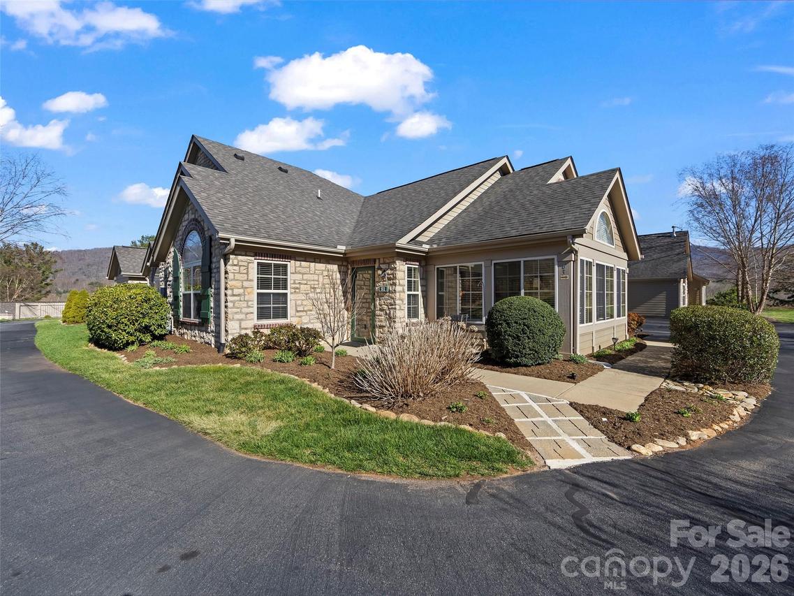 81 Outlook Cir., Swannanoa, NC 28778
