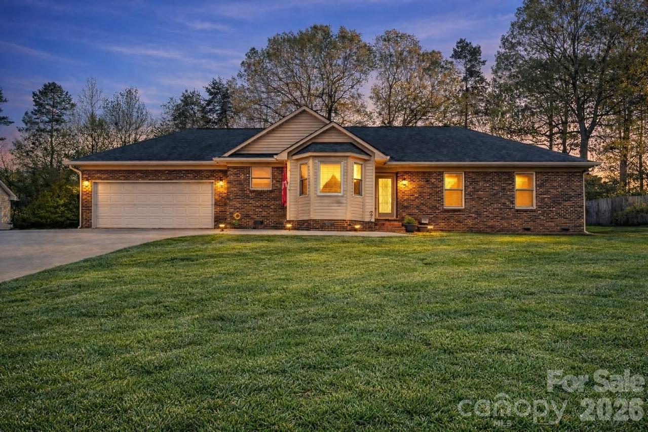 7004 Forest Hills Dr., Denver, NC 28037