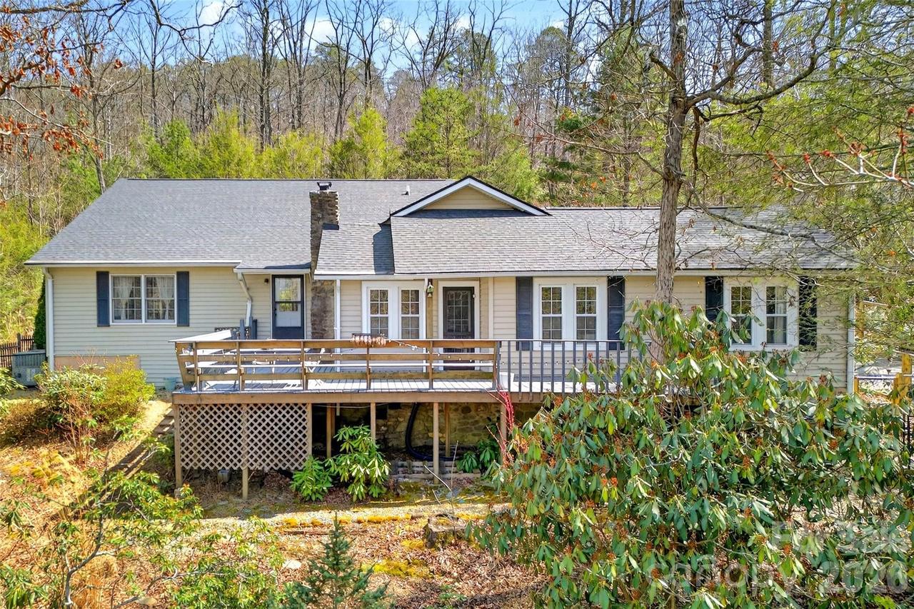 32 Tucker Rd., Black Mountain, NC 28711