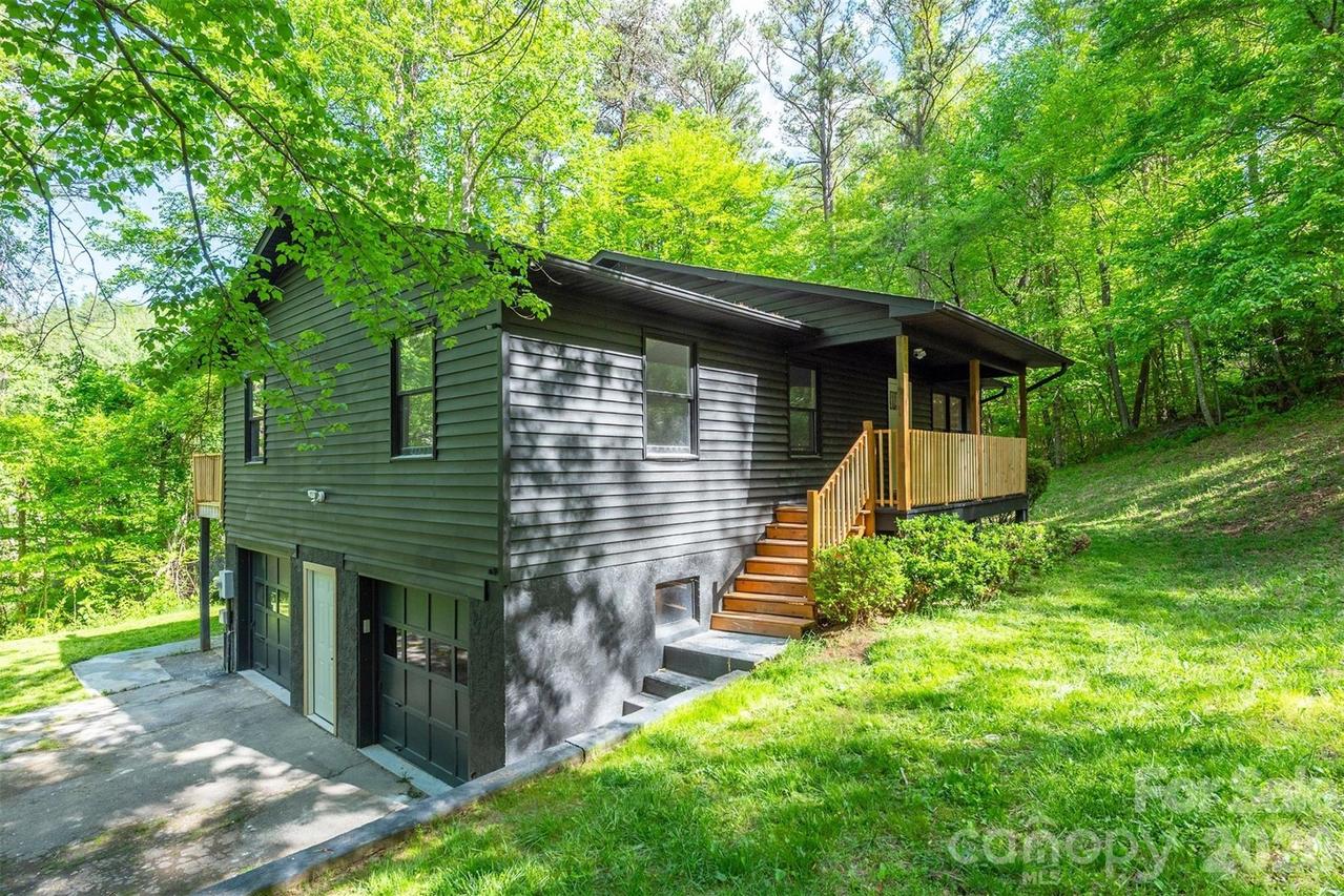 4 Smokey Mountain Dr., Swannanoa, NC 28778
