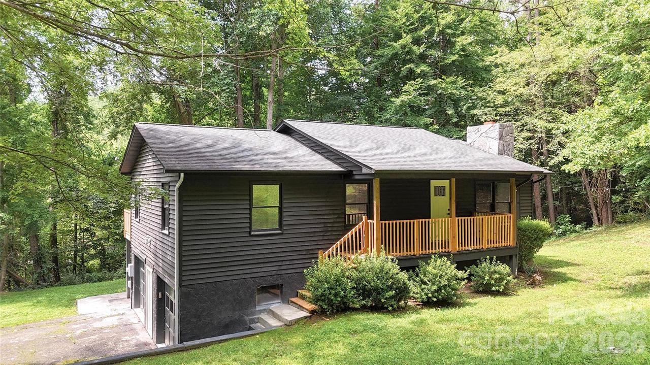 4 Smokey Mountain Dr., Swannanoa, NC 28778