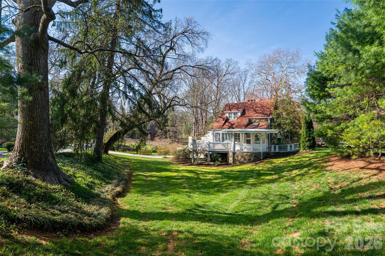 25 Blackwood Rd., Asheville, NC 28804