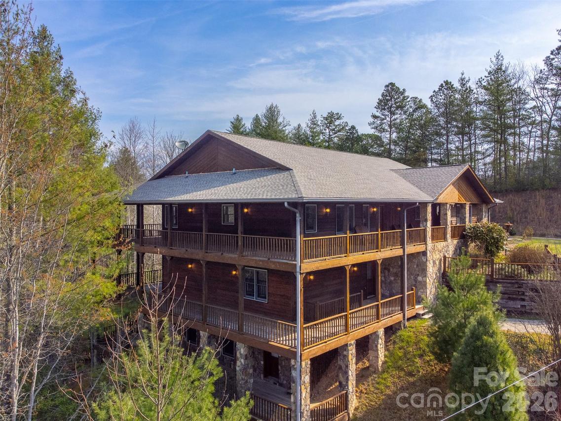 750 Double Springs Dr., Almond, NC 28702