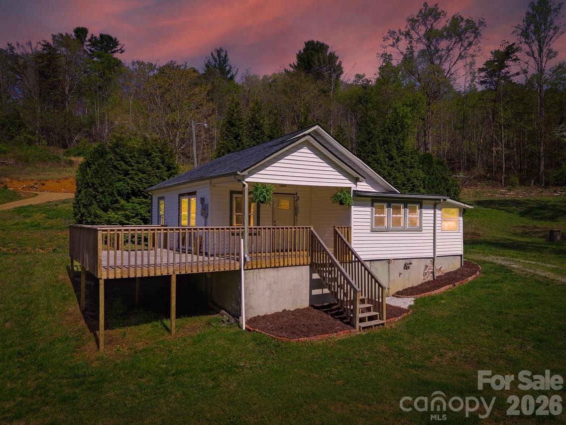 1127 Barney Pl., Lenoir, NC 28645