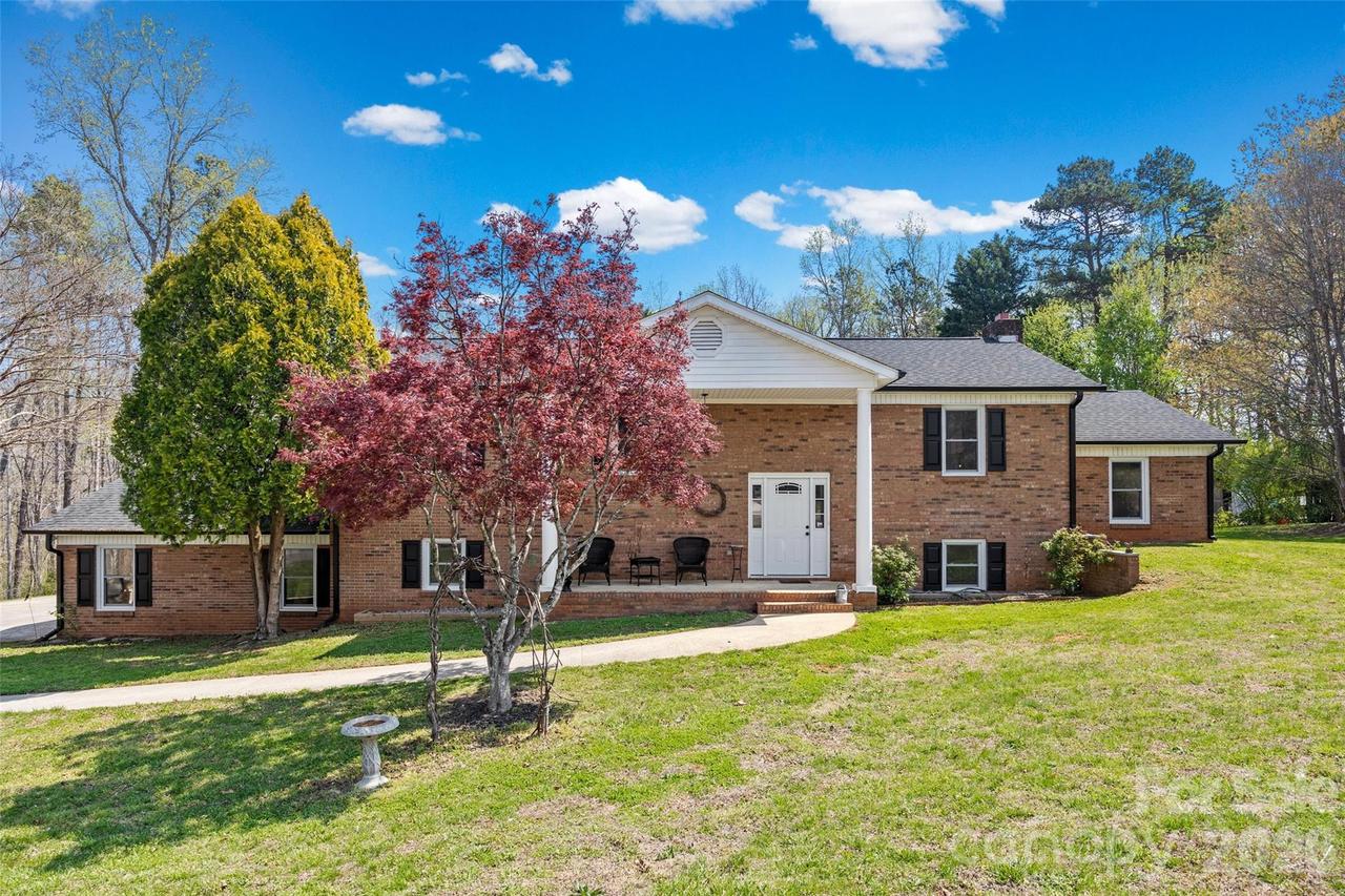 4206 Wimbledon Dr., Dallas, NC 28034