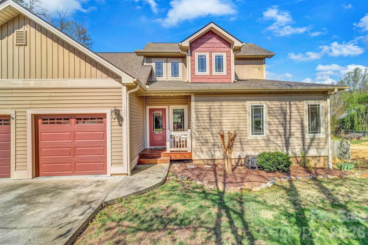 122 Craggy St., Black Mountain, NC 28711