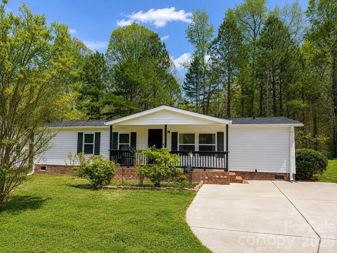 1332 Poplar Glen Dr., Kannapolis, NC 28083