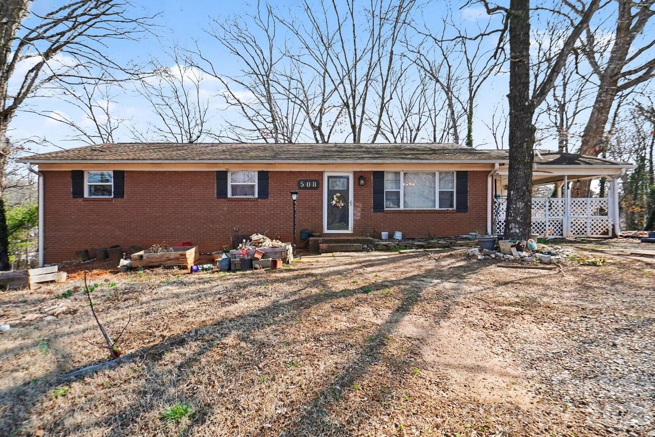 508 Pineywood Rd., Thomasville, NC 27360