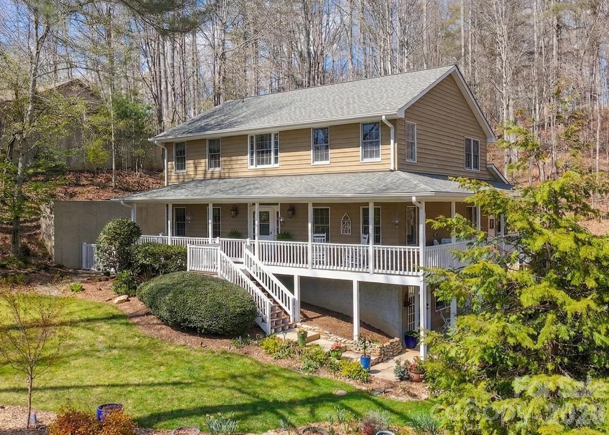 94 Squirrel Tr., Hendersonville, NC 28791