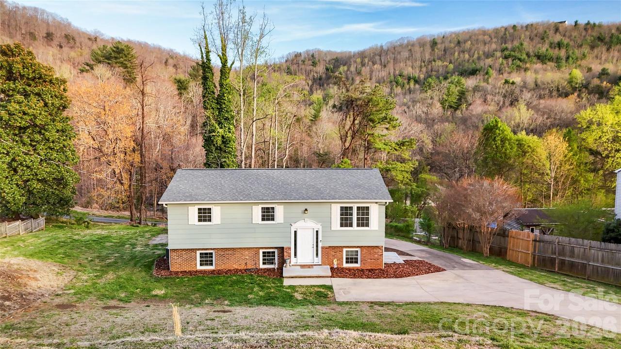 110 Winchester Dr., Lenoir, NC 28645