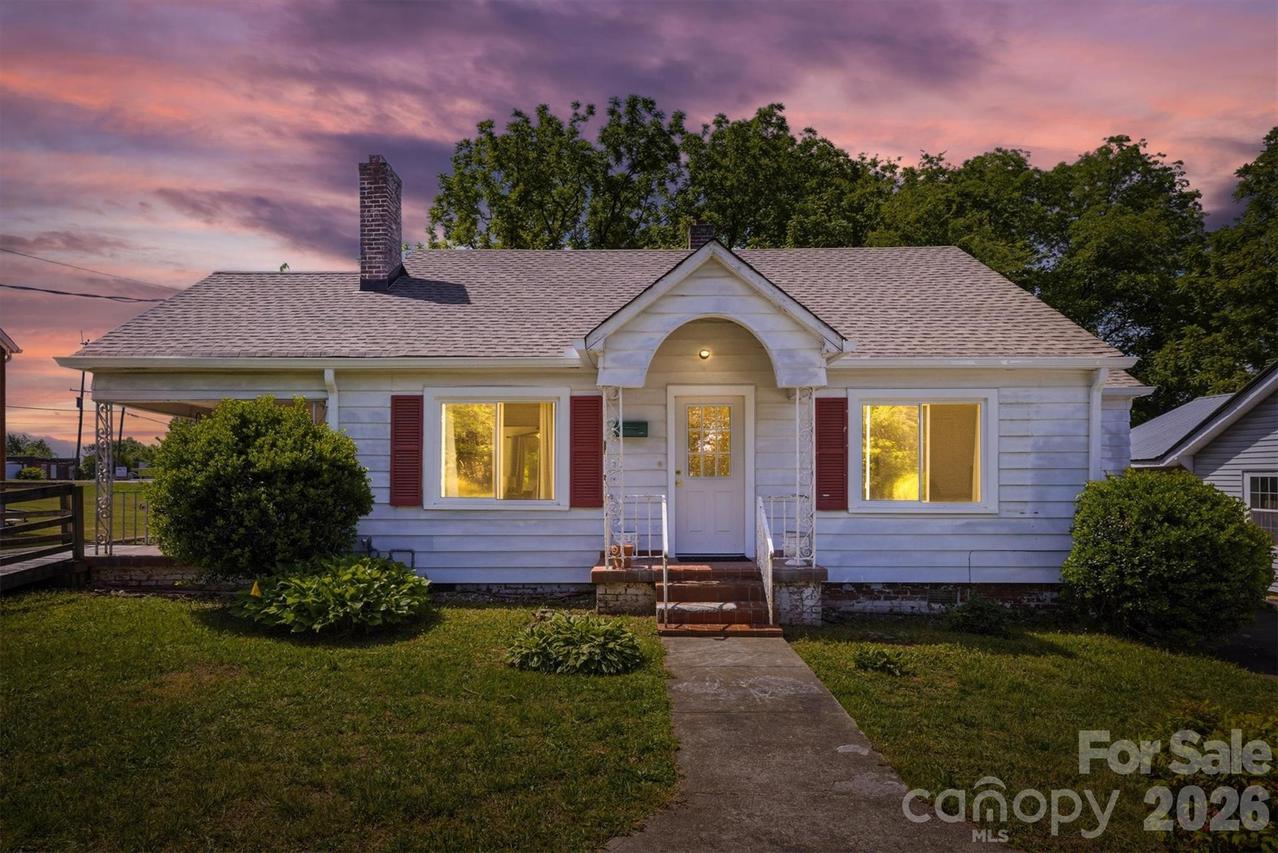 117 3rd Ave., Hickory, NC 28602
