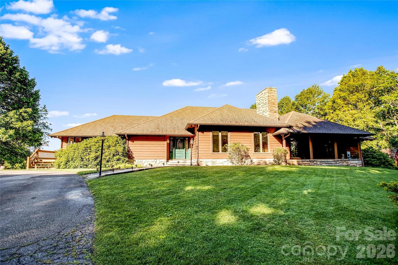 1087 Brigadoon Dr., Clyde, NC 28721