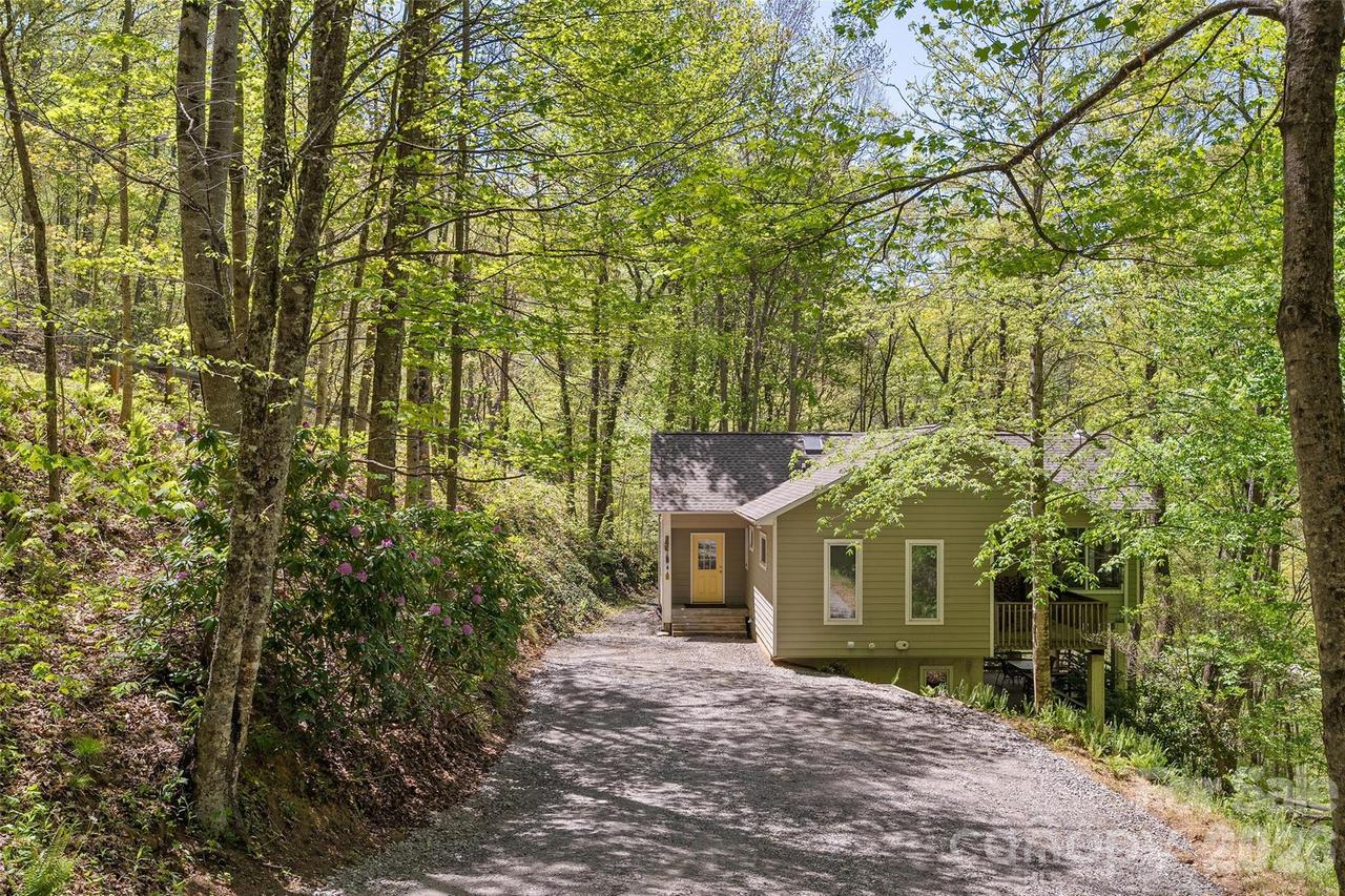 608 Brandywine Rd., Waynesville, NC 28786