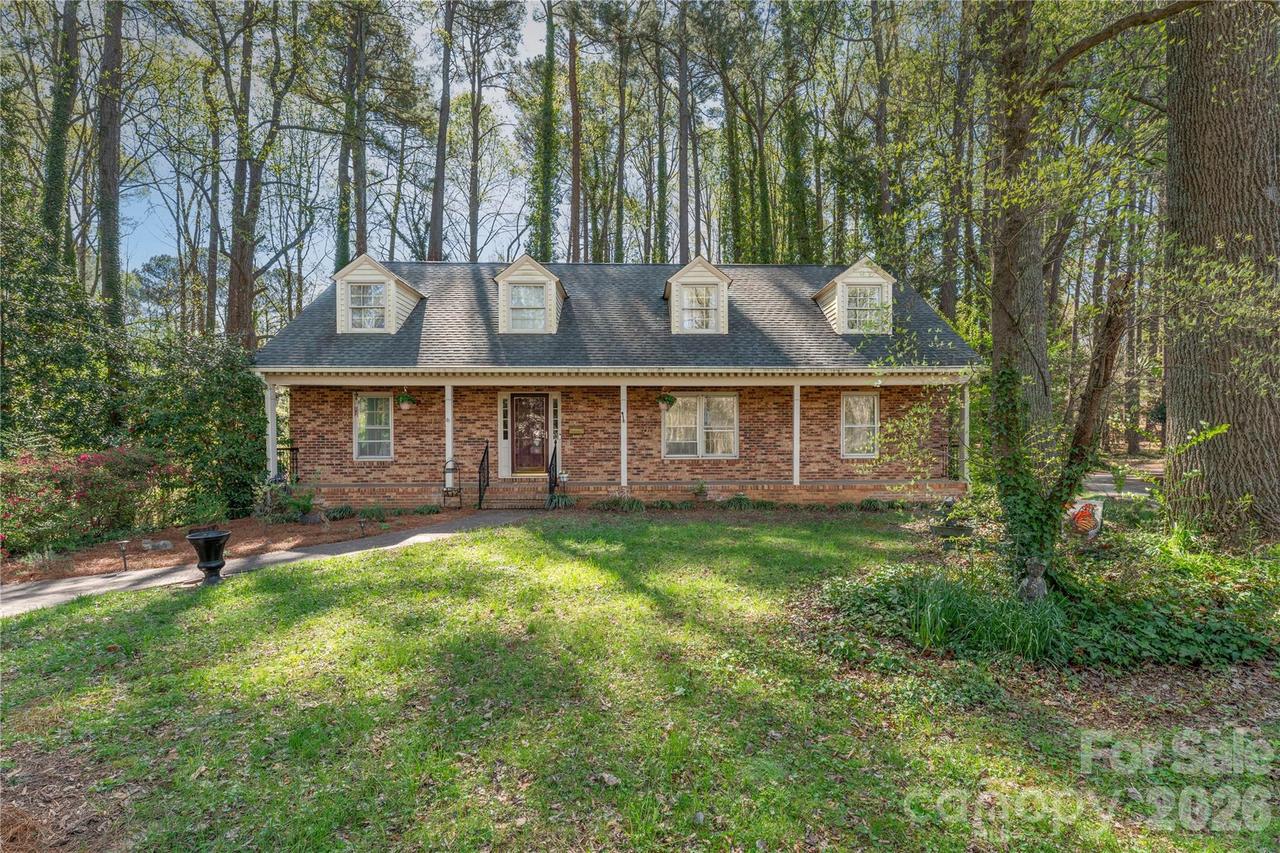 604 Whittington Pl., Statesville, NC 28677