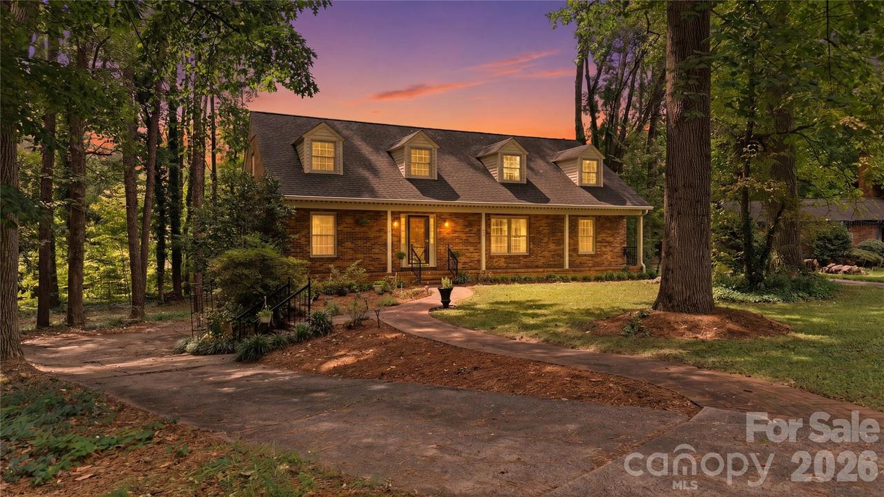 604 Whittington Pl., Statesville, NC 28677