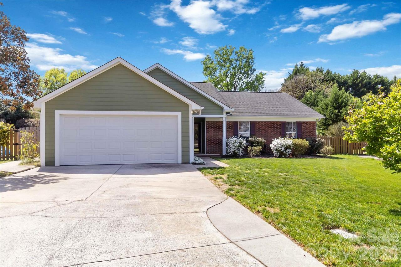 12100 Landing Green Dr., Charlotte, NC 28277