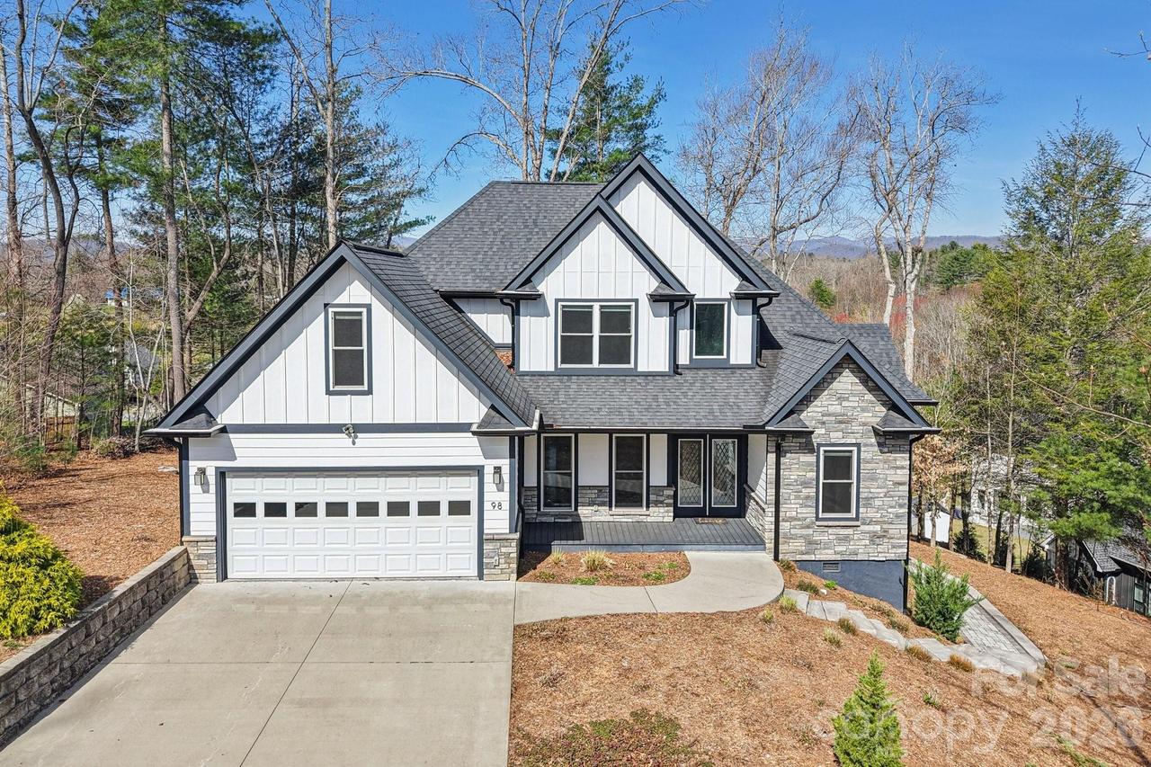 98 Hamilton Woods Ln., Etowah, NC 28729